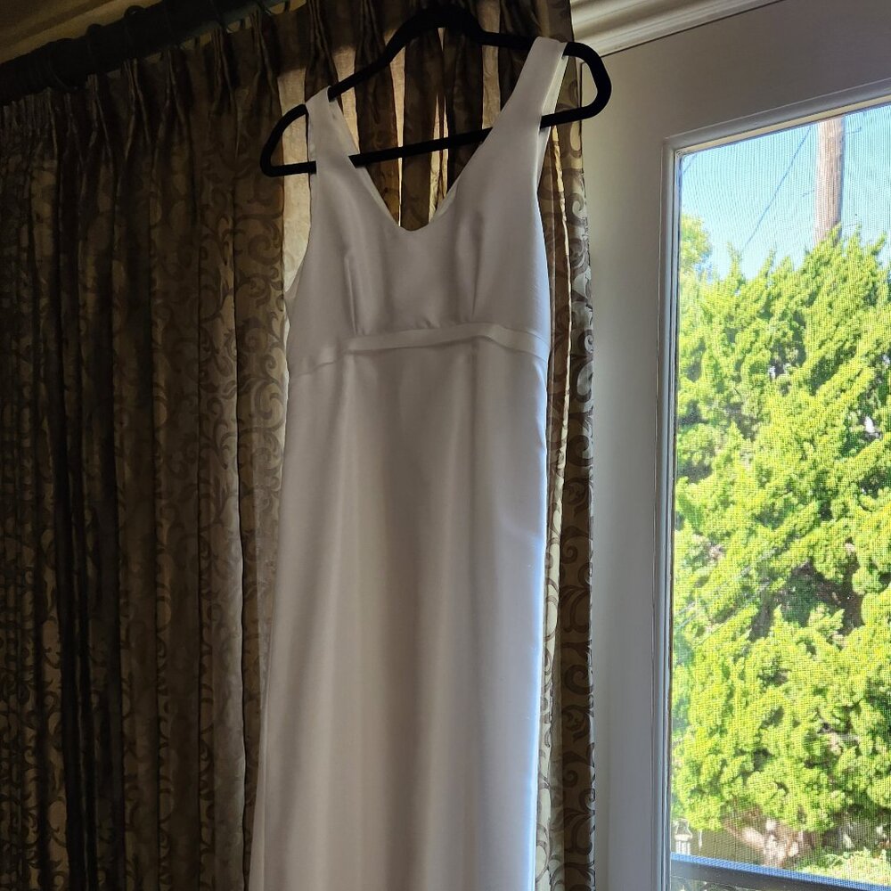 Simple, minimalist white dress (for wedding, summer parties, graduation, etc.)